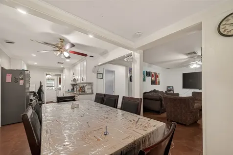2111 Hickory Lane Pasadena TX 77502