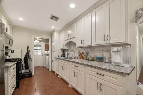 2111 Hickory Lane Pasadena TX 77502