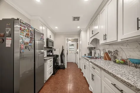 2111 Hickory Lane Pasadena TX 77502