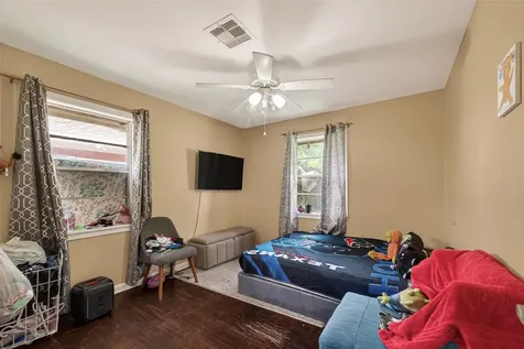 2111 Hickory Lane Pasadena TX 77502