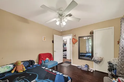 2111 Hickory Lane Pasadena TX 77502