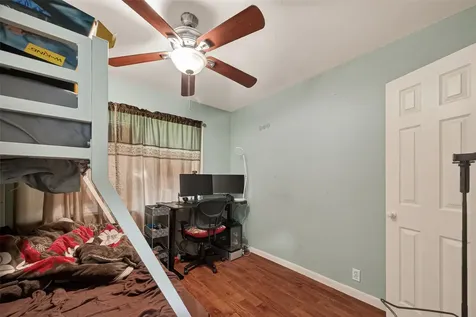 2111 Hickory Lane Pasadena TX 77502