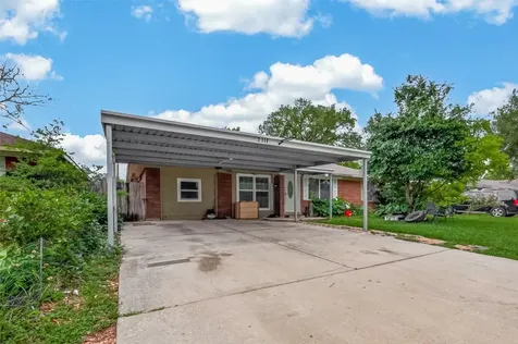 2111 Hickory Lane Pasadena TX 77502