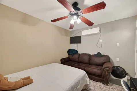 2111 Hickory Lane Pasadena TX 77502