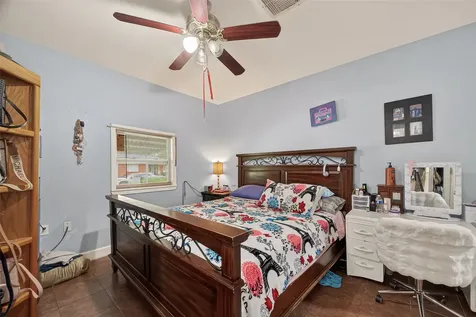 2111 Hickory Lane Pasadena TX 77502