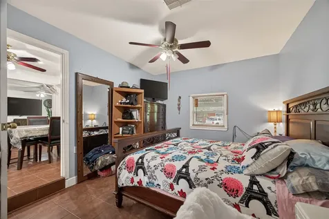 2111 Hickory Lane Pasadena TX 77502