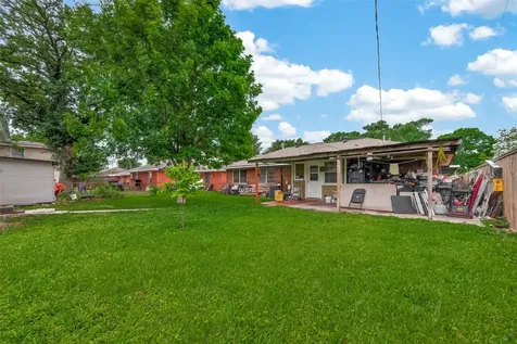 2111 Hickory Lane Pasadena TX 77502