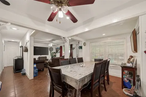 2111 Hickory Lane Pasadena TX 77502