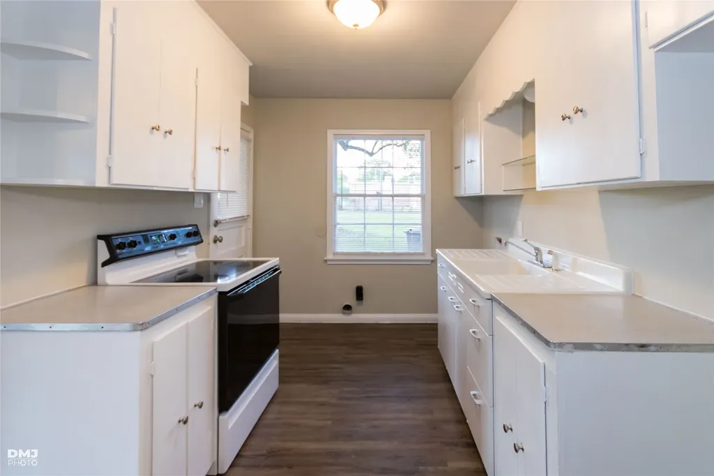 2558 Broadway Street Beaumont TX 77702