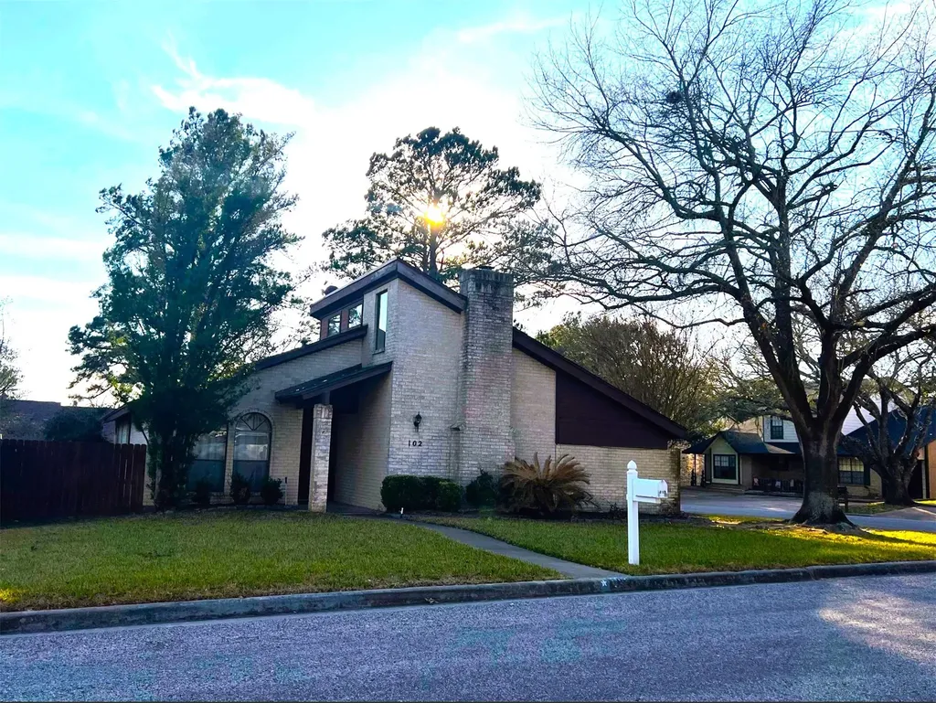 102 Briar Ridge Drive Bellville TX 77418