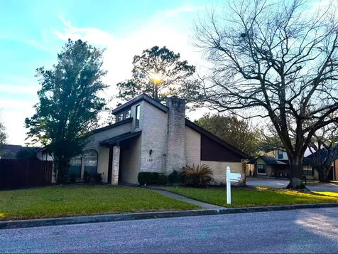 102 Briar Ridge Drive Bellville TX 77418