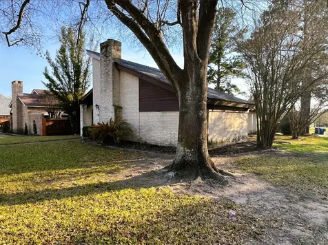 102 Briar Ridge Drive Bellville TX 77418