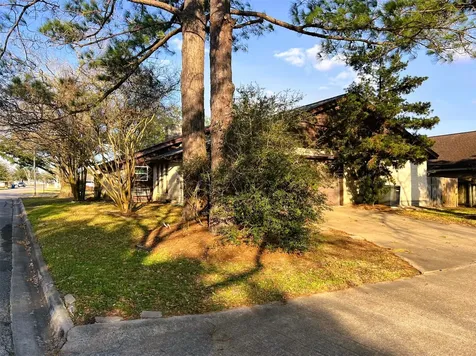 102 Briar Ridge Drive Bellville TX 77418