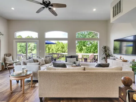 300 Coral Gables Trinity TX 75862