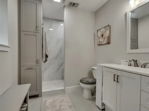 300 Coral Gables Trinity TX 75862