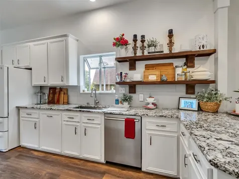 300 Coral Gables Trinity TX 75862
