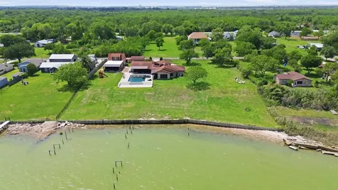 10000 Ocean Drive Beach City TX 77523