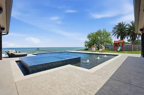 10000 Ocean Drive Beach City TX 77523