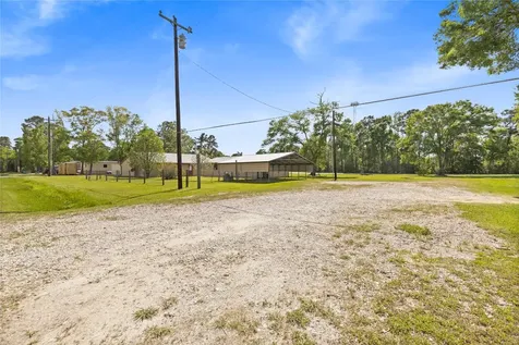 22360 Highway 321 Cleveland TX 77327