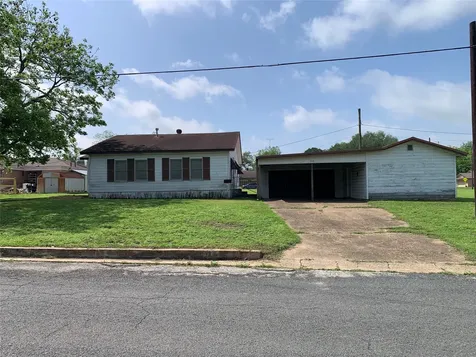 908 Paulus Street Schulenburg TX 78956