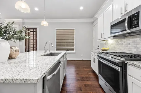 5609 Petty Street B Houston TX 77007