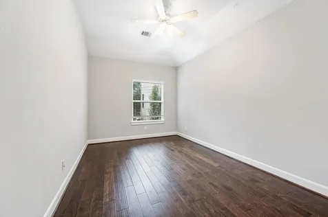 5609 Petty Street B Houston TX 77007