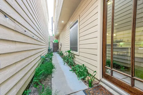 5609 Petty Street B Houston TX 77007