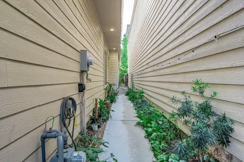 5609 Petty Street B Houston TX 77007