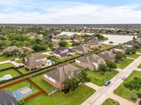 2321 Lakeway Drive Friendswood TX 77546