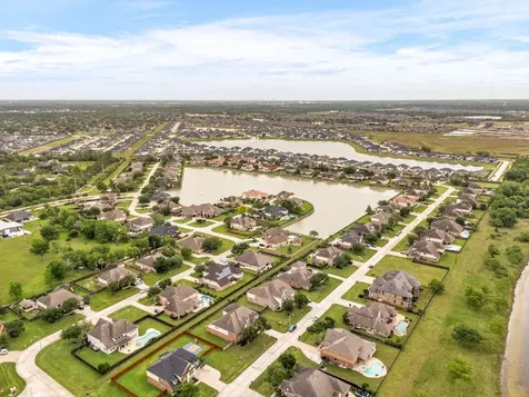 2321 Lakeway Drive Friendswood TX 77546