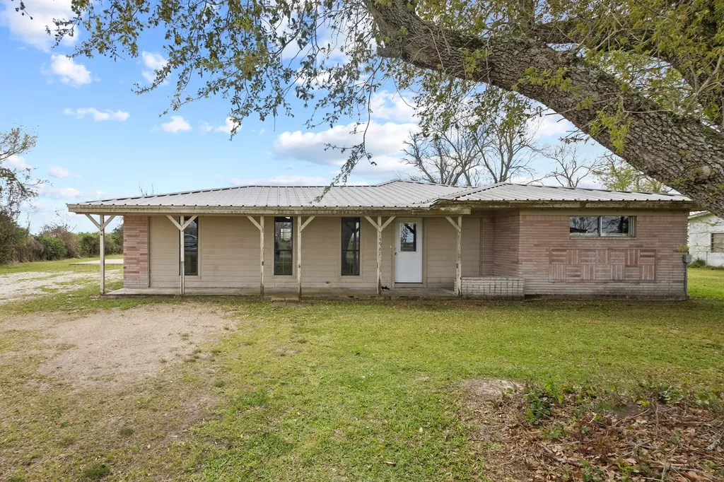 19961 Englin Road Winnie TX 77665