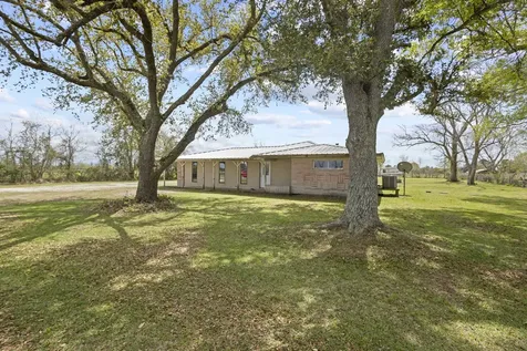 19961 Englin Road Winnie TX 77665