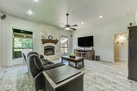 37 Wildwood Lake Drive Huntsville TX 77340