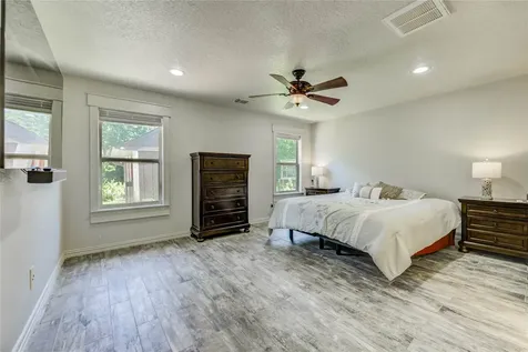 37 Wildwood Lake Drive Huntsville TX 77340