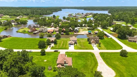 37 Wildwood Lake Drive Huntsville TX 77340
