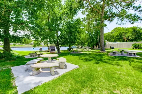 37 Wildwood Lake Drive Huntsville TX 77340