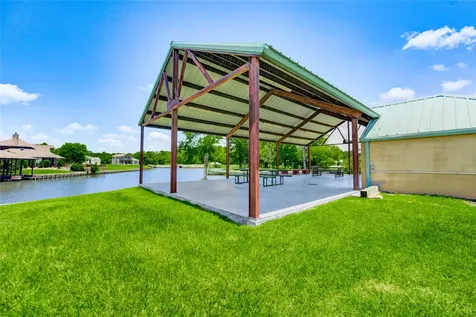 37 Wildwood Lake Drive Huntsville TX 77340
