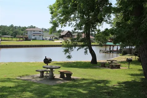 37 Wildwood Lake Drive Huntsville TX 77340