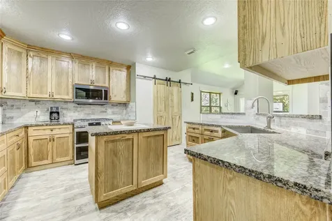 37 Wildwood Lake Drive Huntsville TX 77340