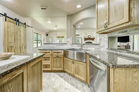 37 Wildwood Lake Drive Huntsville TX 77340