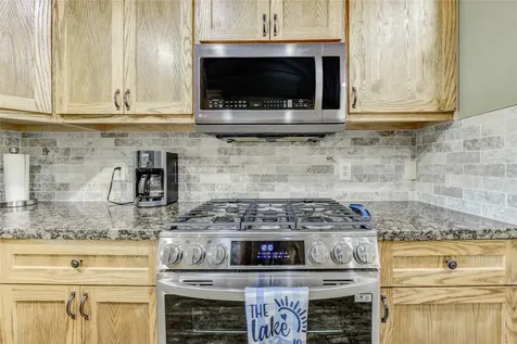 37 Wildwood Lake Drive Huntsville TX 77340