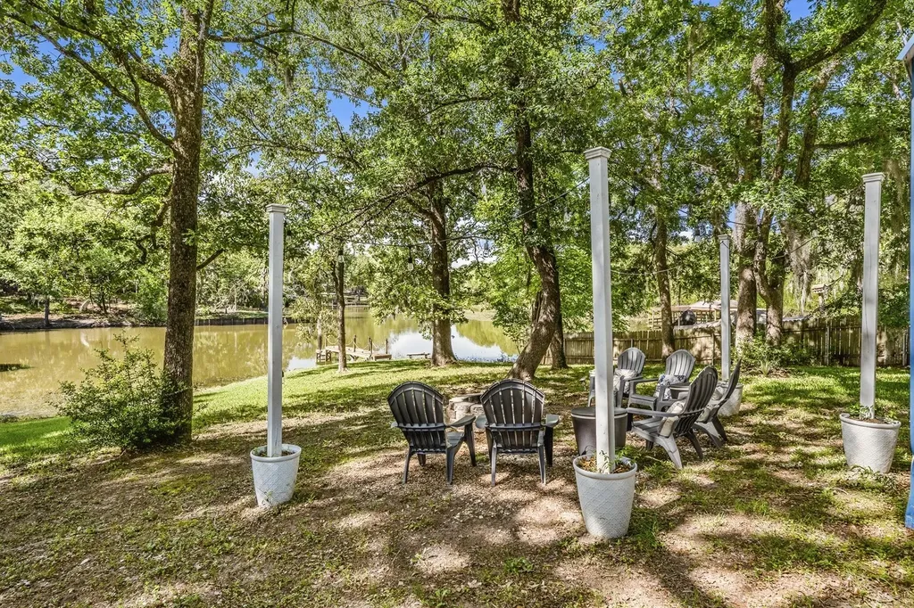 101 Tony Lane Huntsville TX 77320
