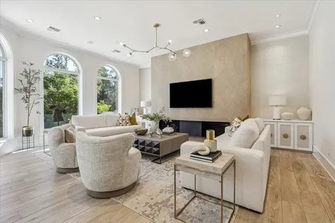 608 Little John Lane Houston TX 77024
