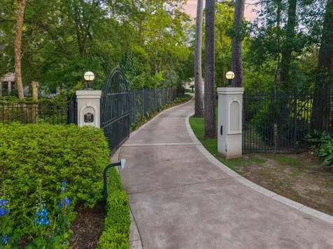 608 Little John Lane Houston TX 77024