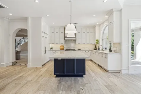 608 Little John Lane Houston TX 77024
