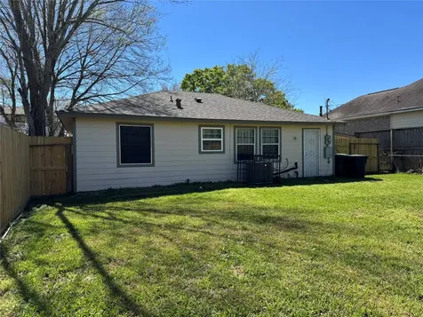5125 Ricky Street Houston TX 77033