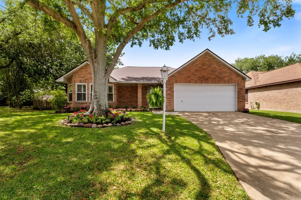 706 Rosefield Court Pearland TX 77584