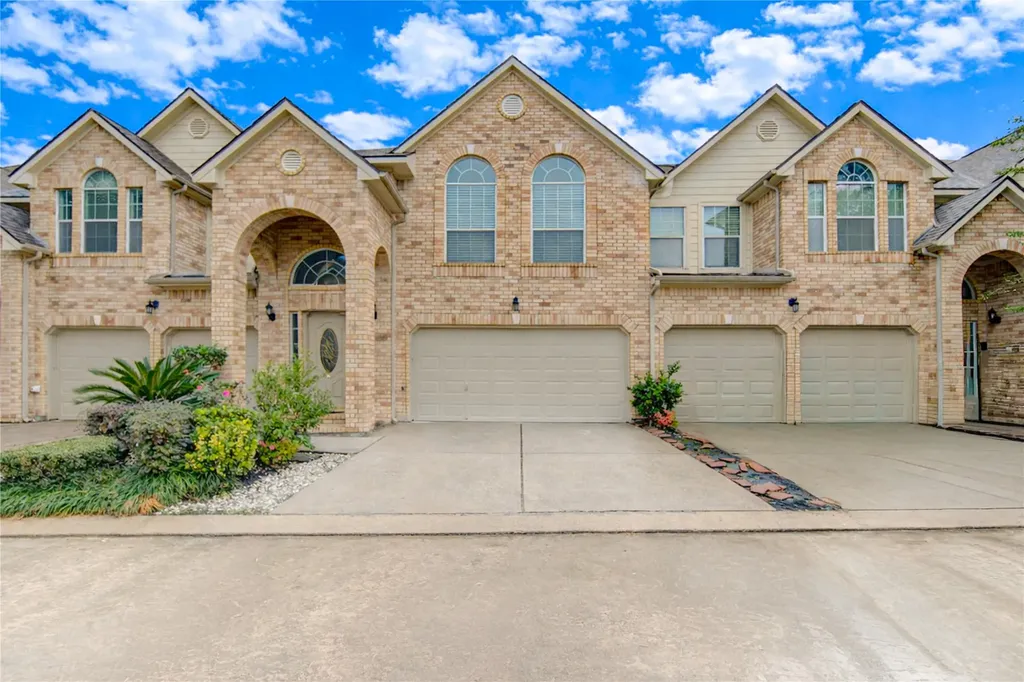 7611 S Linpar Court Houston TX 77040