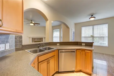 7611 S Linpar Court Houston TX 77040