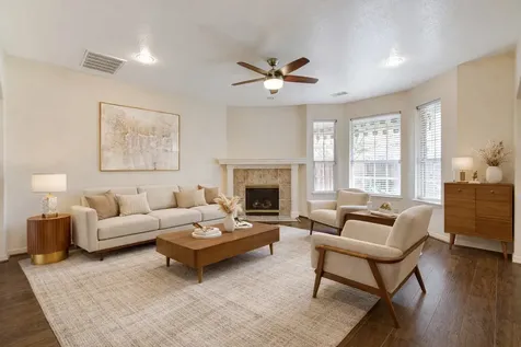 7611 S Linpar Court Houston TX 77040